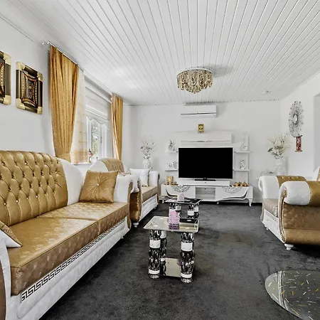 3 Bedroom In Holiday home